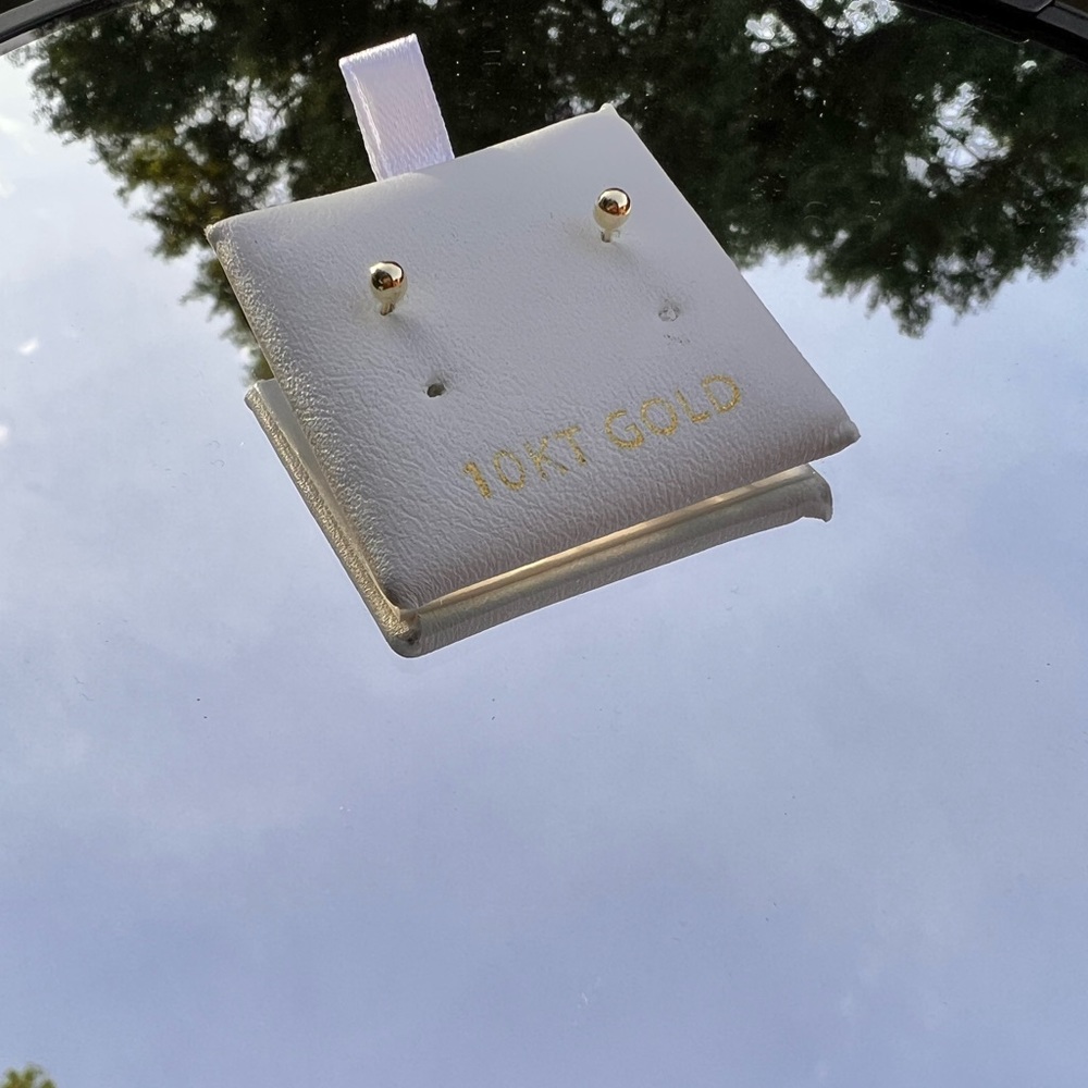 ⭐️10k gold earrings studs⭐️